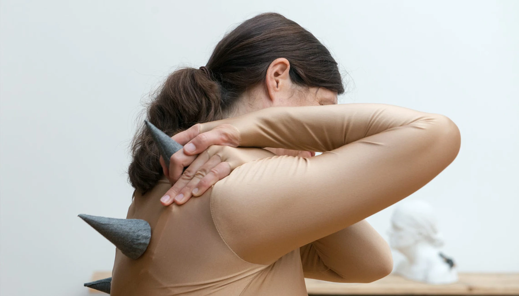 Es sitzt mir was im Nacken – Performance mit Celloimprovisation